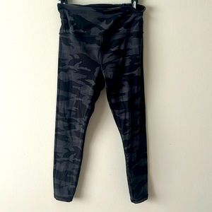 Athleta camo 7/8 leggings. Size S, worn once